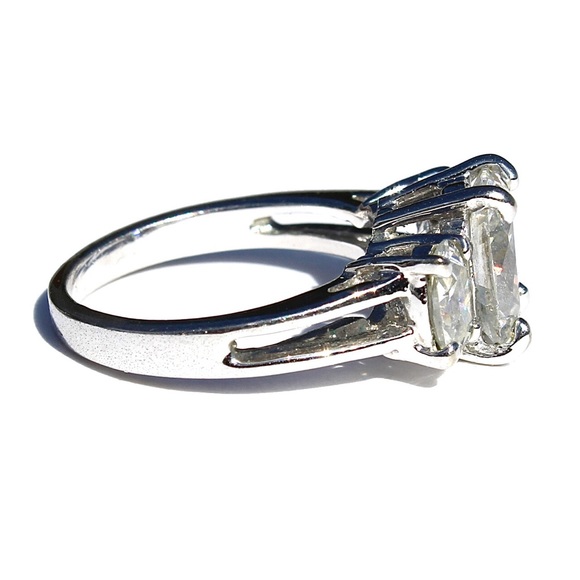 Vintage Oval Cubic Zirconia Engagement Ring Size 5 - Picture 3 of 8